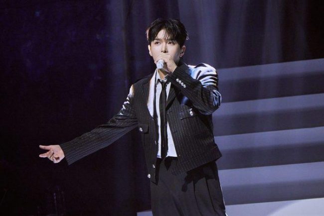 슈퍼주니어 려욱, ‘전석 매진’ 아지트 콘서트 성료… “산타 려욱이 다 했다”