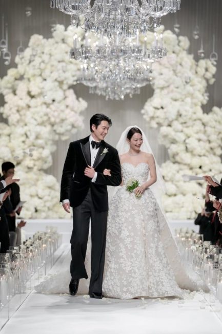 신민아♥김우빈 결혼 ‘영화 같은 한 장면’, 10년 열애 끝 부부 됐다