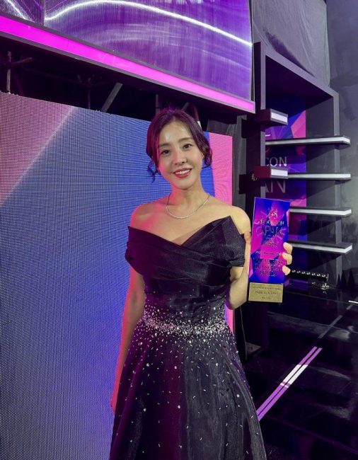"쉬고 있는 동료들에 미안해"… 박은혜, 트로피보다 빛난 눈물의 수상 소감