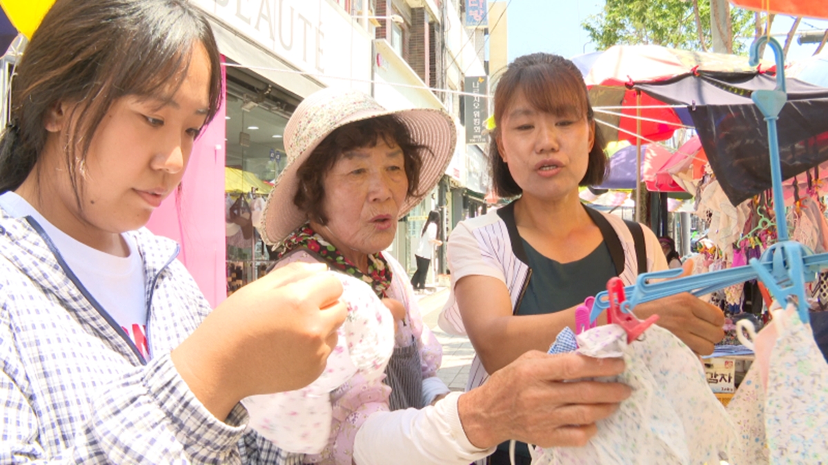 복숭아보다 달콤한 세 모녀의 여름