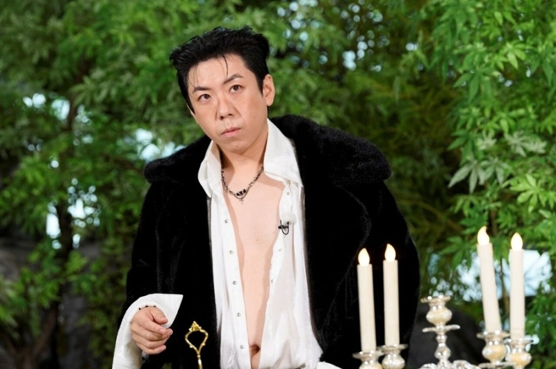 세 대공 사이에 숨어든 외지인 2명