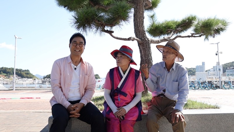 어릴 적 꿈을 실은 창작 연, 여수의 푸른 하늘을 수놓는 박경원 씨