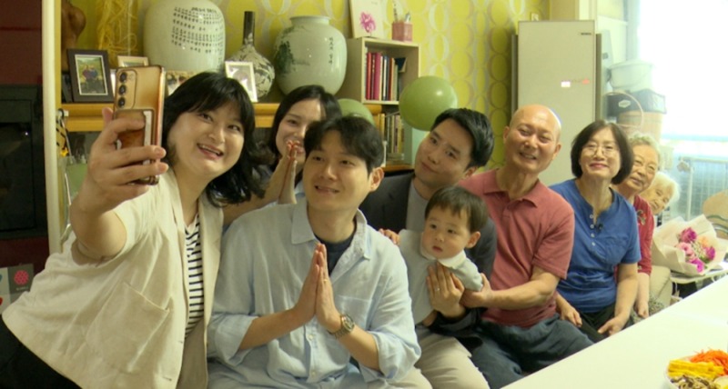 밖에선 수행자, 집에선 참회자