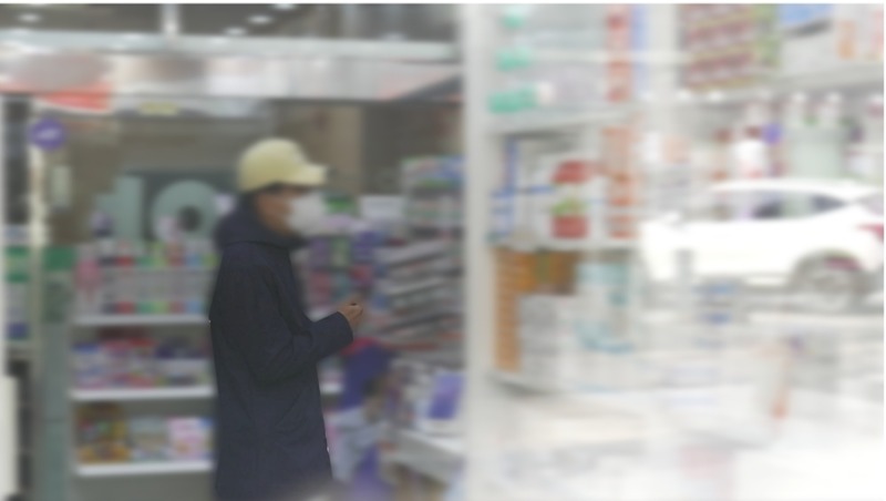 약국을 찾는 아영이 아버지