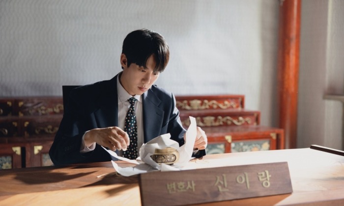 [신이랑 법률사무소] 유연석, 옥천빌딩 501호 입성… 운명 뒤바뀐 ‘1초 전’ 포착