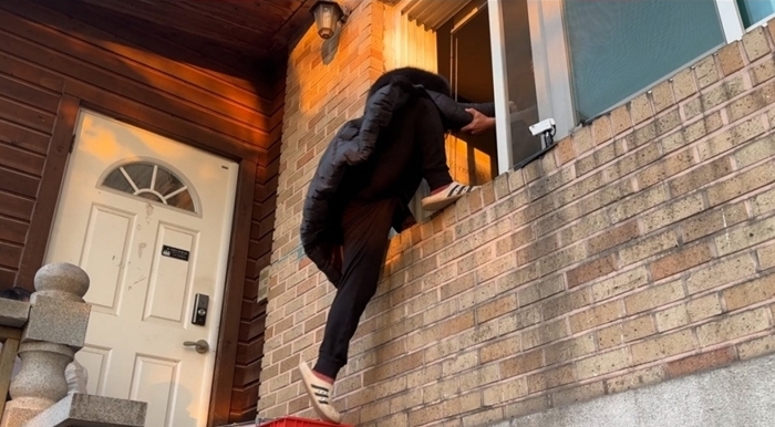 개와 늑대의 시간2 9회 창문으로 퇴근하는 59세 母, 고양 독재견 횡포에 빽가 발끈